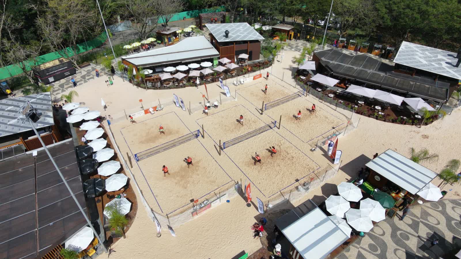 Quadras de beach tennis na Orla TotalPass